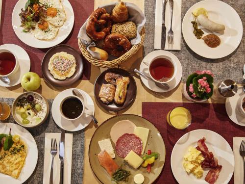 Comida en o cerca de este hotel