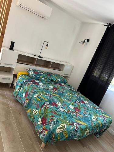 Postel nebo postele na pokoji v ubytování Beachfront Studio