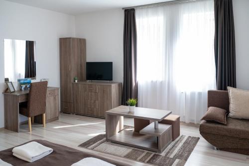 a living room with a couch and a table at M&F Apartman in Egerszalók