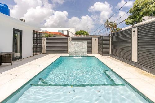 Lux Gem, 7 Mins to SJU, Private Pool, Tesla Solar System, No Blackouts