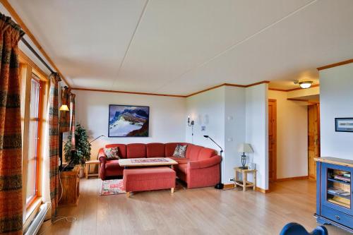 Et opholdsområde på Central And Handicap Friendly 3 Bedroom Apartment