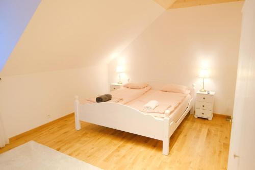 Ένα ή περισσότερα κρεβάτια σε δωμάτιο στο Willa Stefanówka