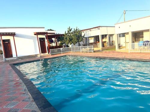 Πισίνα στο ή κοντά στο Marafiki Villa