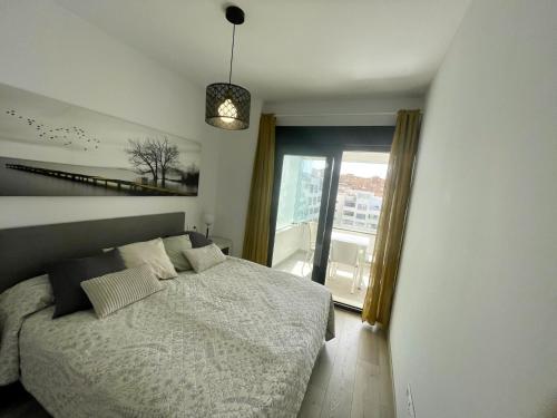 2 Bed Flat - Sleeps 4 - Pool - Parking - Wifi
