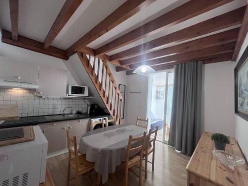 Bel appartement duplex à Cauterets avec vue et casier à ski - FR-1-812-54