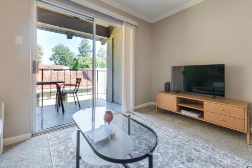 Gallery image of Blueground Campbell pool nr Campbell Park SFO-1945 in Campbell