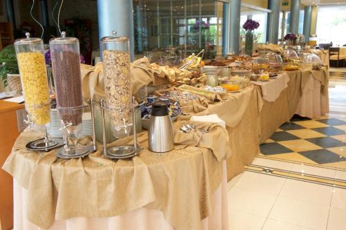 Makanan di atau berdekatan hotel