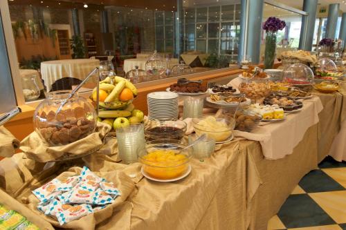 Makanan di atau berdekatan hotel