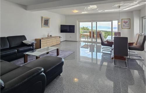 Stunning Home In Ladvic