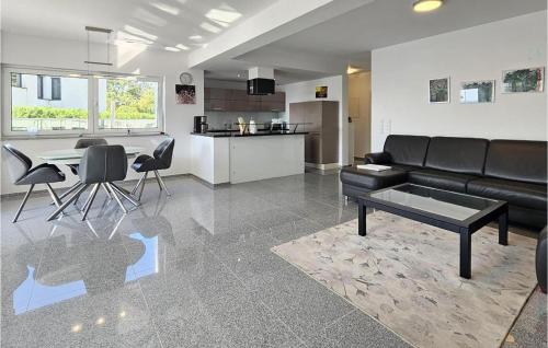 Stunning Home In Ladvic