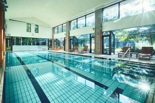 a large swimming pool in a large building at ANA Holiday Inn Resort Karuizawa by IHG in Kita-karuizawa
