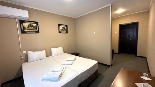 Ένα ή περισσότερα κρεβάτια σε δωμάτιο στο Masalli Hotel