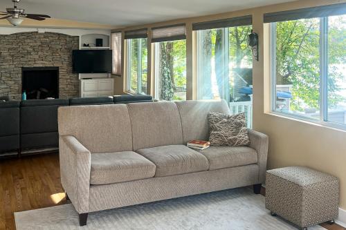 a living room with a couch and a fireplace at Four Seasons Lakehouse in Franklin