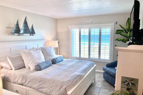 a bedroom with a bed with sails on the wall at Sailfish Sands in Cocoa Beach