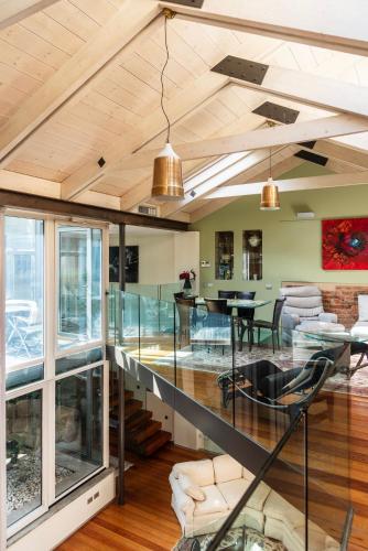 YouHosty - Luxury Town House