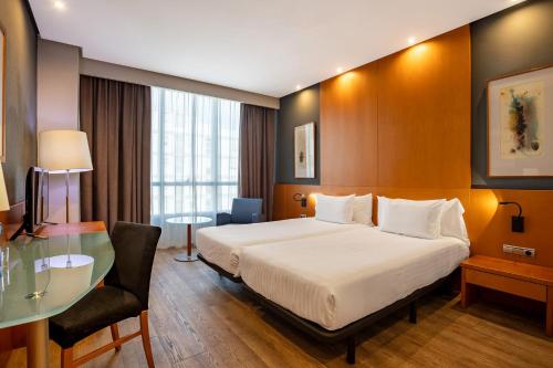 a hotel room with a bed and a desk at Eurostars Atlántida in Santa Cruz de Tenerife