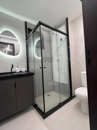 a bathroom with a glass shower with a toilet at Quarto Individual e Privativo - Apt moderno compartilhado com o Hoster - Boa Viagem in Recife