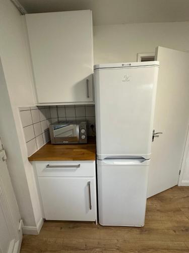 3 bedroom house, stones throw from SMH photo 12