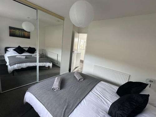 3 bedroom house, stones throw from SMH photo 14