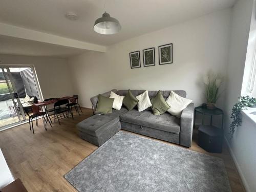 3 bedroom house, stones throw from SMH photo 17
