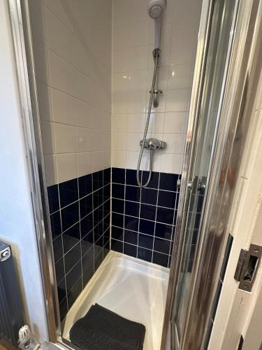 3 bedroom house, stones throw from SMH photo 20