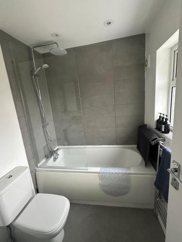 3 bedroom house, stones throw from SMH photo 21