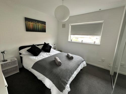 3 bedroom house, stones throw from SMH photo 25
