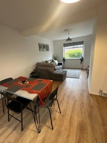 3 bedroom house, stones throw from SMH photo 27