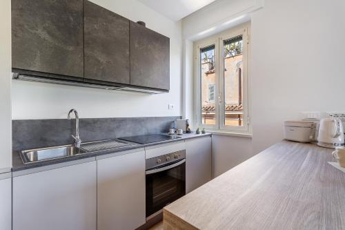 iFlat New AmoR Colosseum Suites
