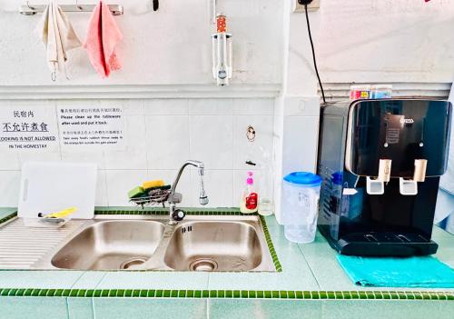 a kitchen counter with a sink and a microwave at 吉隆坡后花园别墅Backyard Garden Villa KL in Petaling Jaya