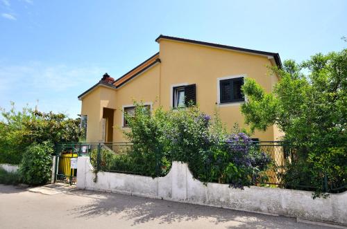 Apartments Pintur