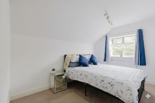 Postel nebo postele na pokoji v ubytování Charming 2-Bedroom Escape in Worthing