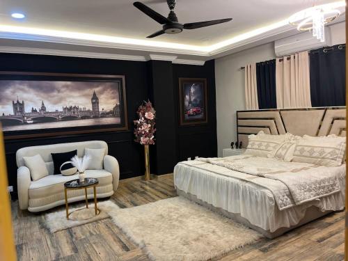 Giường trong phòng chung tại Apartment in Rawalpindi