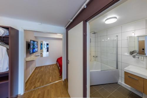 Koupelna v ubytování Dolmsundet Hotell Hitra