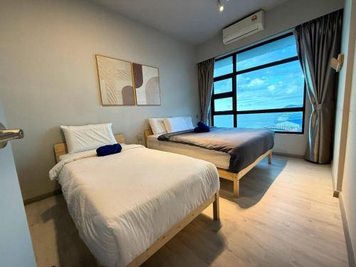 Ένα ή περισσότερα κρεβάτια σε δωμάτιο στο L Homestay JesseltonQuay JQ KK City亚庇市区中心民宿2房1厕