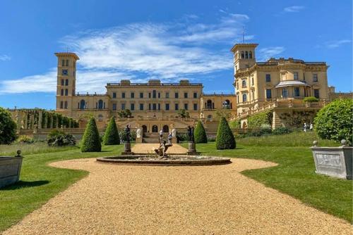 a large building with a fountain in the middle of a yard at Two Bedroomed Loft Apartment - The Old Drill Hall Ryde in Ryde