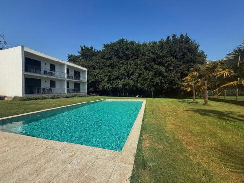 a swimming pool in front of a house at Quinta de Reiriz in Monção
