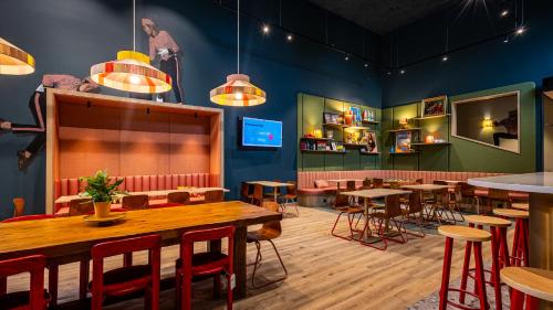 a restaurant with tables and chairs in a room at greet Hotel Reims Tinqueux in Reims