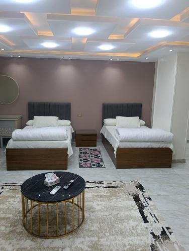 En eller flere senge i et værelse på غرفة فندقية