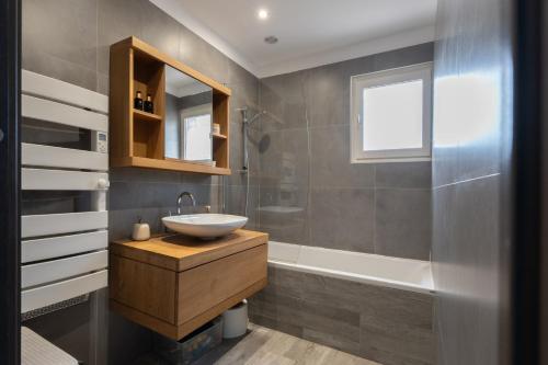 Gallery image of Olyma - Spacieuse - Familiale - Piscine & Climatisé in Éguilles