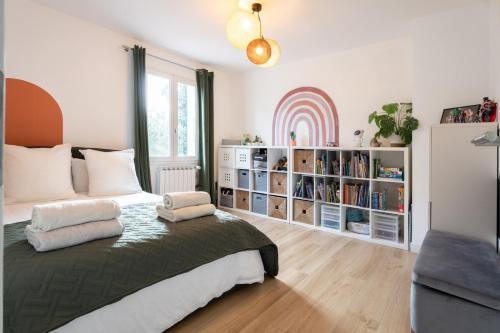 Gallery image of Olyma - Spacieuse - Familiale - Piscine & Climatisé in Éguilles