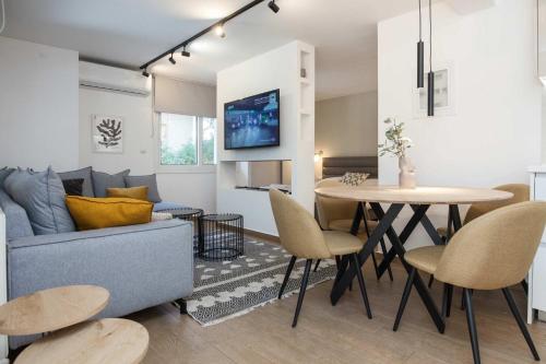 Fresh Modern 1 Bd Apt in Quiet Agia Paraskevi