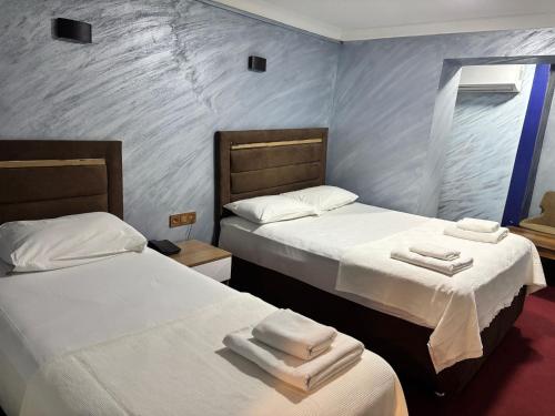 En eller flere senge i et værelse på LAOS OTEL