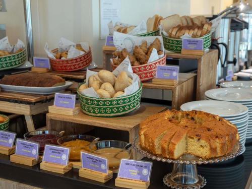 Comida en o cerca de este hotel