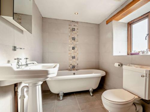Ένα μπάνιο στο 1 Bed in Polperro OVERH