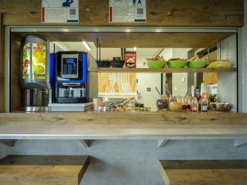 Кухня или мини-кухня в Ibis Budget Sarrebourg Buhl
