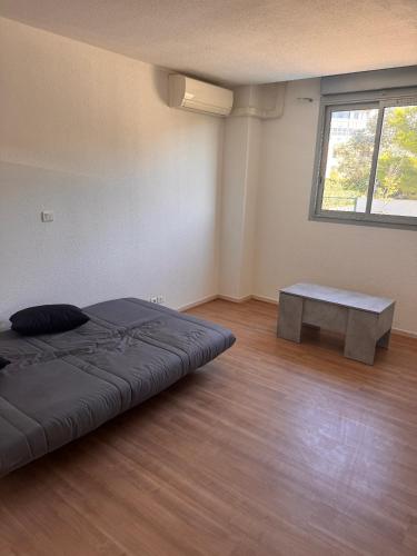 Postel nebo postele na pokoji v ubytování Appartement face Aéroport Marseille