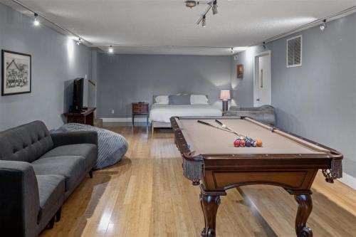 a living room with a pool table and a bed at Bluebird Day - Brooks House in Deschutes River Woods