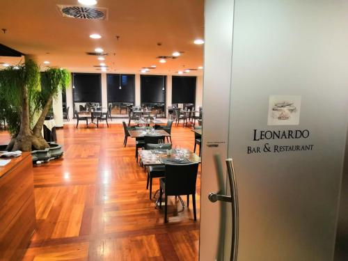 Mercure Leonardo da Vinci Rome Airportにあるレストランまたは飲食店
