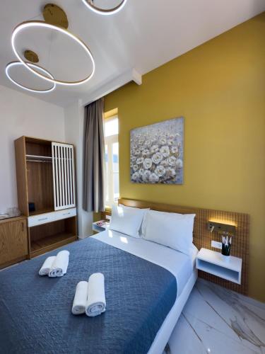 Deluxe Center Suites